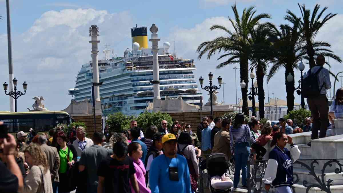 Más de 11 600 turistas llegan este jueves al Puerto de Cádiz a bordo de