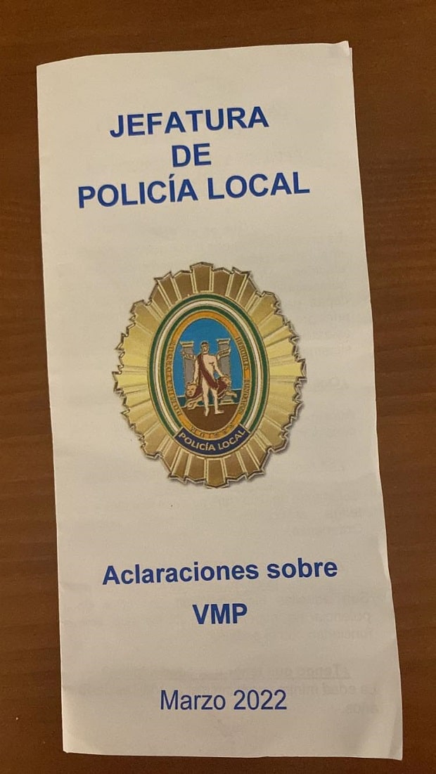 La Policía Local de Cádiz crea confusión respecto a la obligatoriedad del casco con los patinetes eléctricos