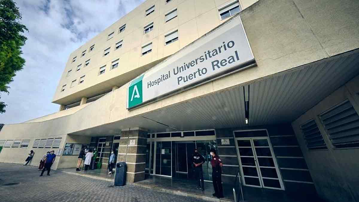 Vista de la entrada del hospital de Puerto Real.