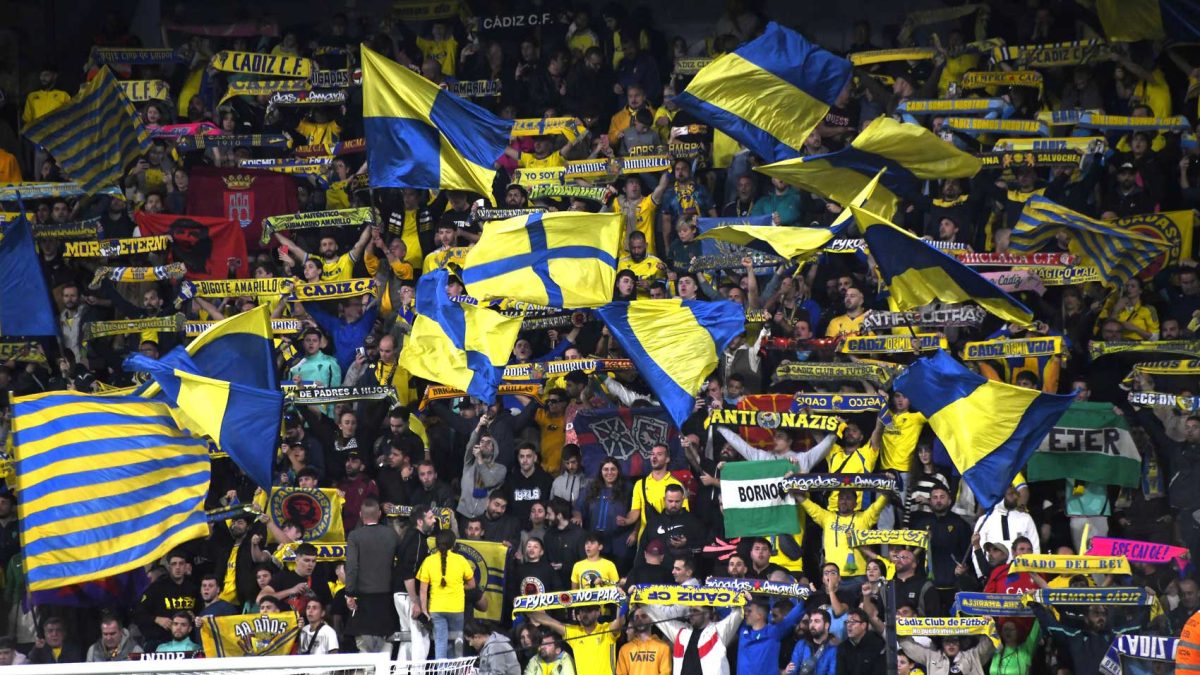 Afición del Cádiz contra Osasuna.