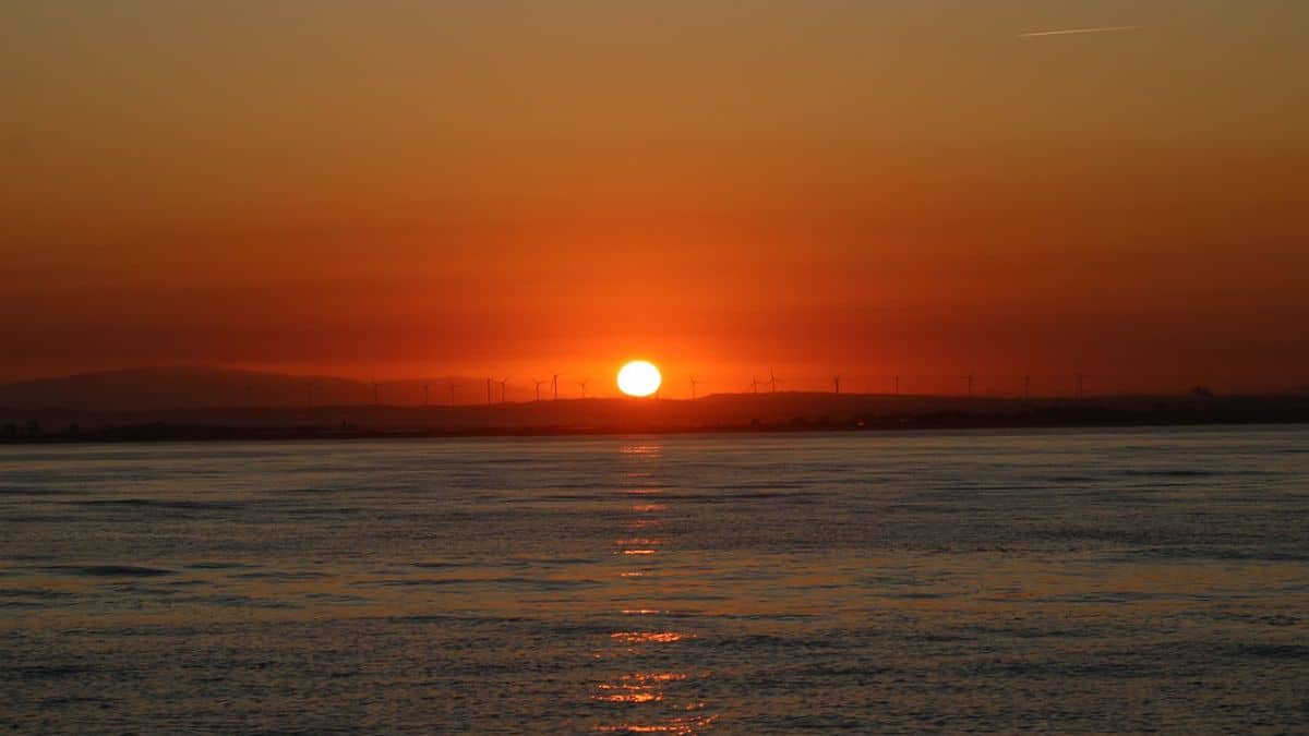 Salida del sol en la Bahía de Cádiz.