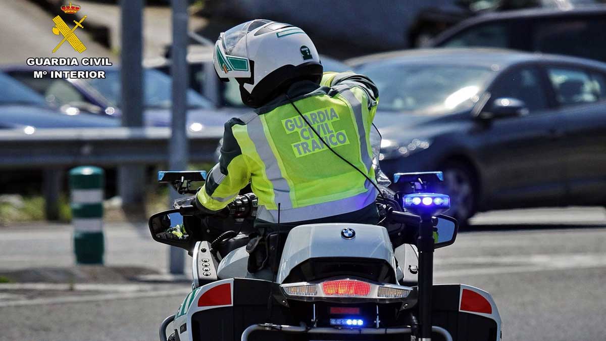 Guardia Civil en moto.