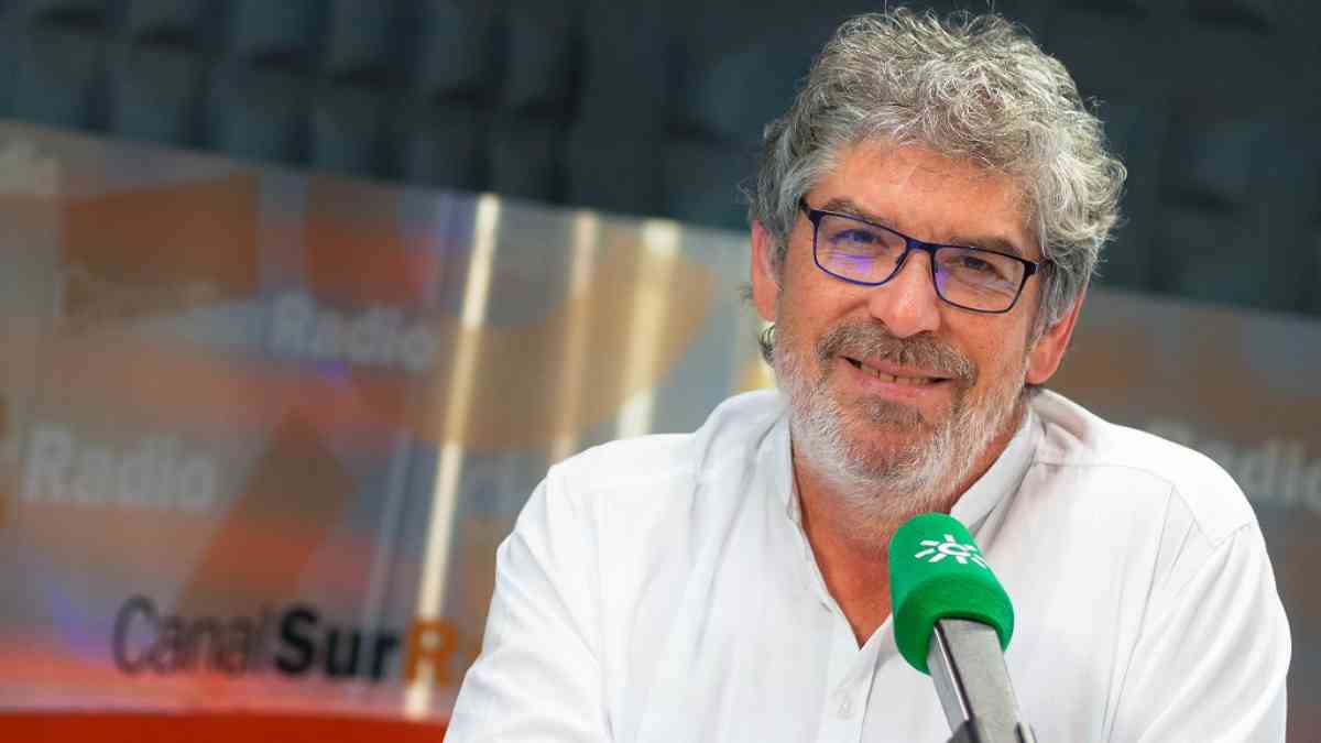 José Guerrero 'Yuyu', en el estudio de radio de Canal Sur.