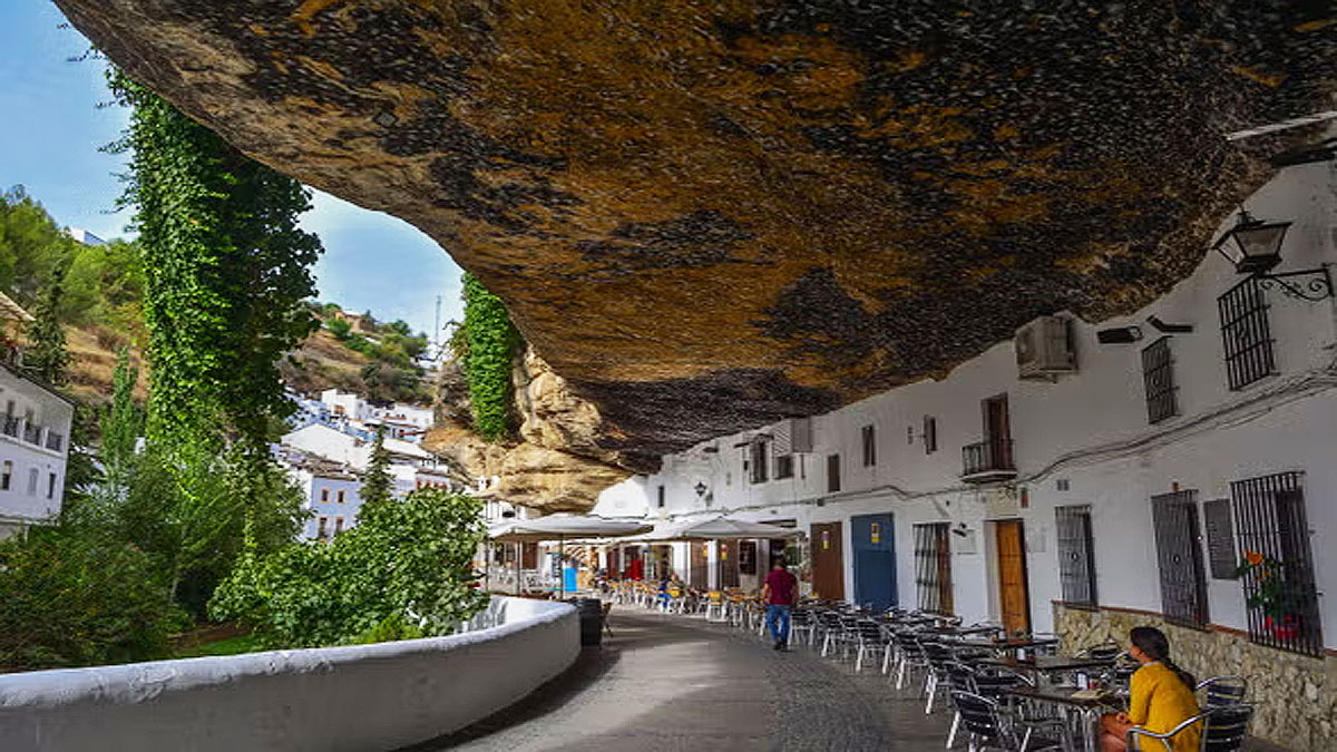 Imagen de Setenil de las Bodegas en Cádiz.