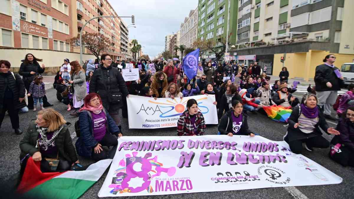 Una imagen de la manifestación por el 8M que partió de la plaza de Asdrúbal.