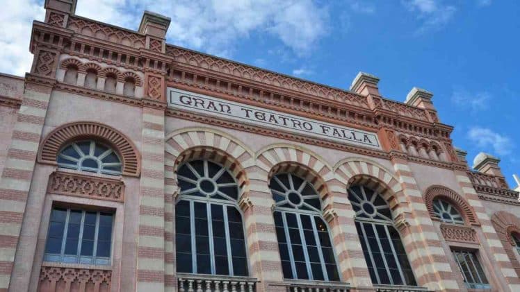 Fachada principal del Gran Teatro Falla.