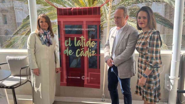 Yolanda Pérez, José Amaya y Beatriz Gandullo, durante la presentación de la campaña.