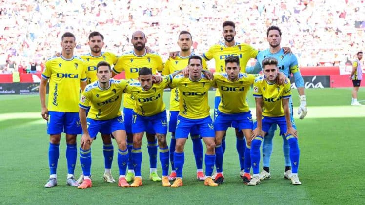 El once del Cádiz CF en el Sánchez Pizjuán. 