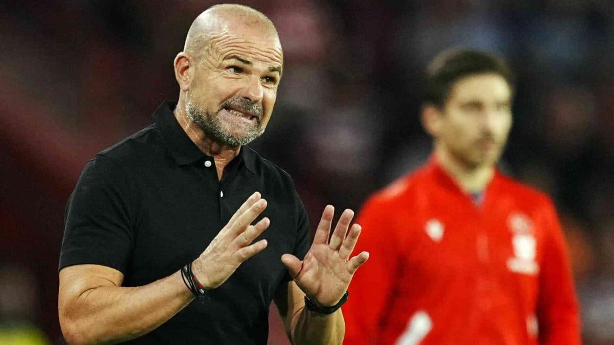 Paco López, durante su etapa como entrenador del Granada.