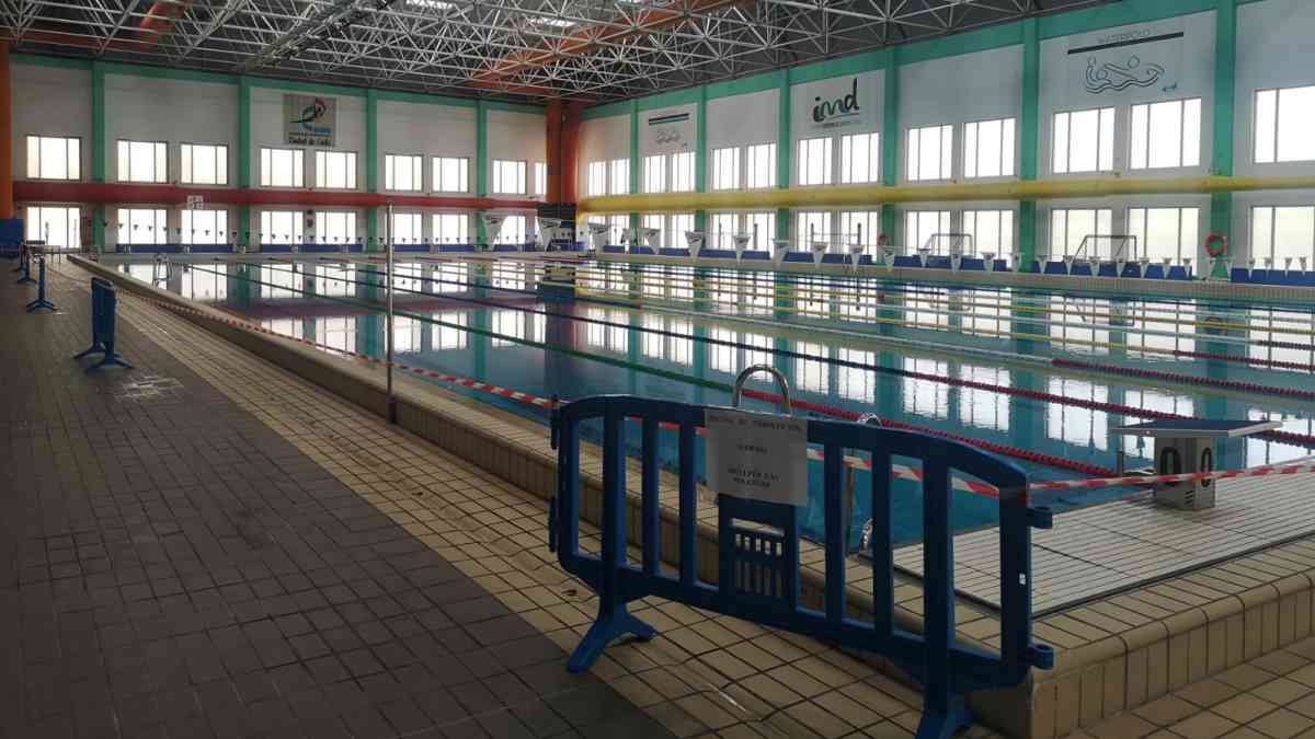 La piscina del Ciudad de Cádiz, clausurada este lunes.