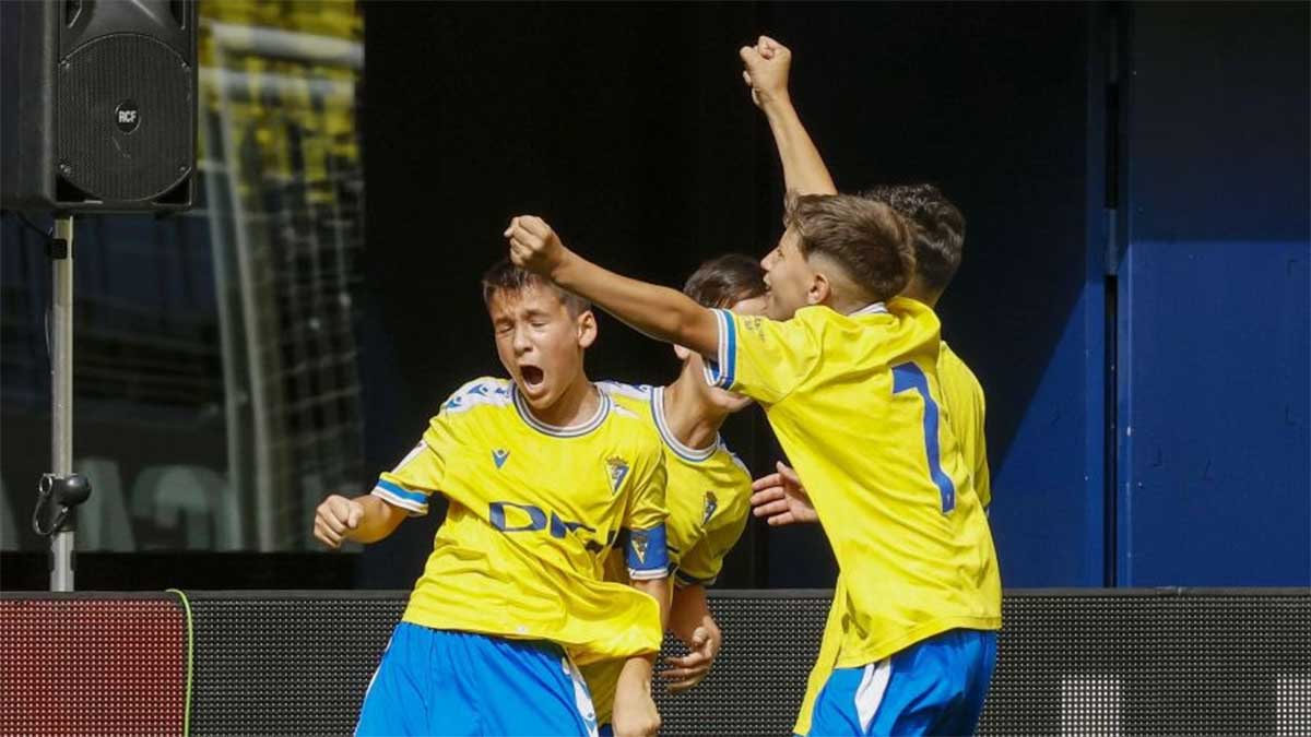 El golazo del Cádiz CF Alevín en LaLiga Future que arrasa en las redes