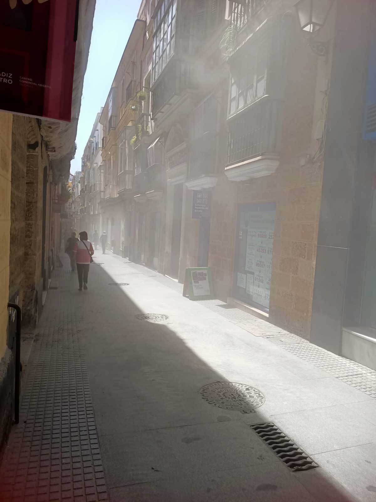 Los tres meses de calvario de un comercio en el centro de Cádiz