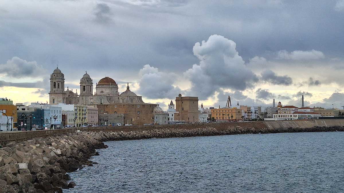 La Aemet anuncia un sábado con altas probabilidades de lluvias y tormentas en Cádiz