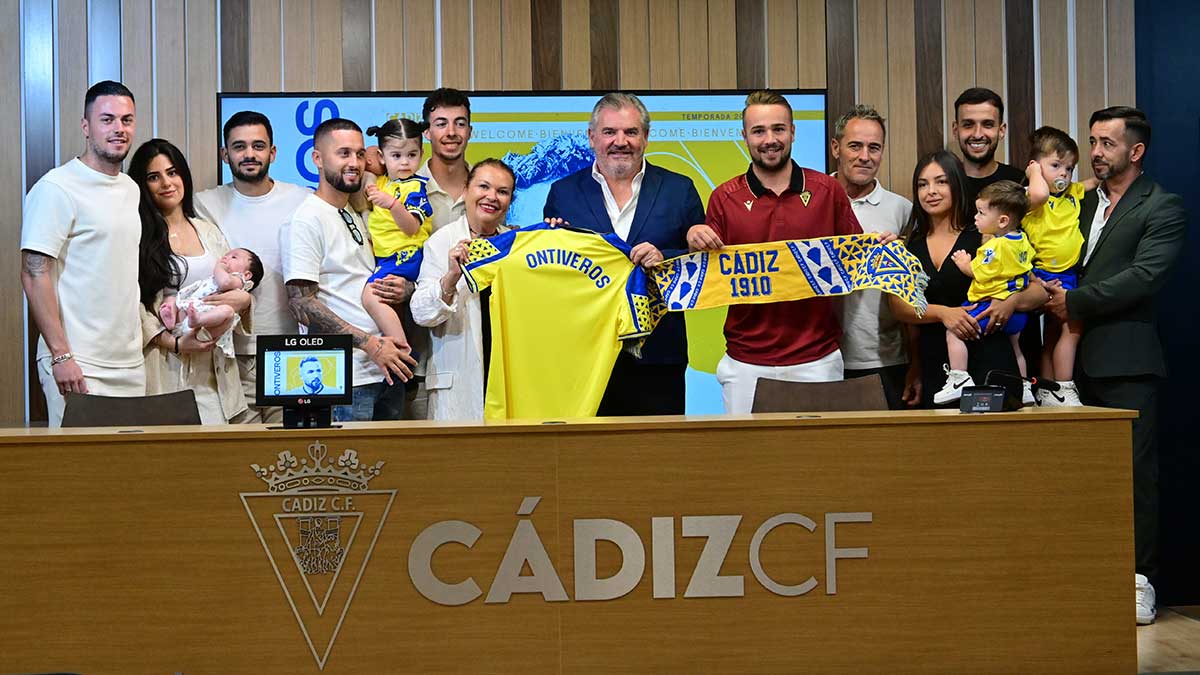 El Cádiz CF presenta a Ontiveros como nuevo jugador