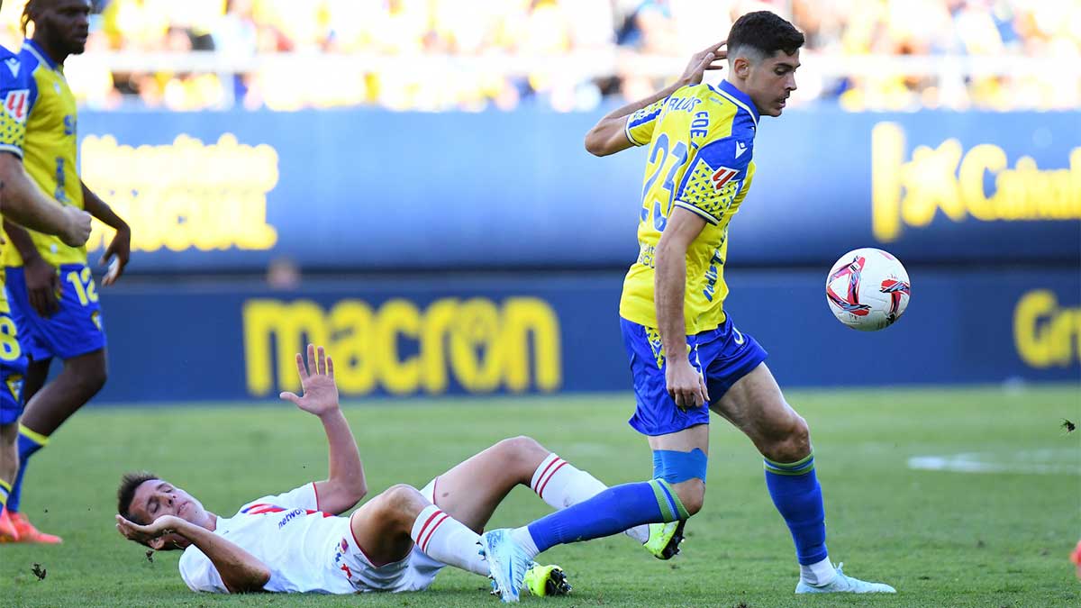 El CD Eldense saca partido de la debilidad defensiva del Cádiz CF (1-2)