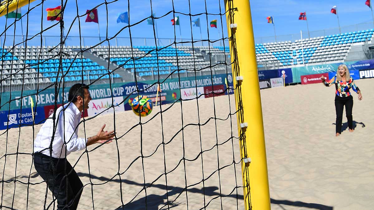 Las 21 mejores selecciones de Europa de futbol playa buscarán en Cádiz una plaza para el Mundial