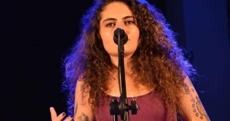 Marta Dylan durante la Final del IX Campeonato Nacional de Poetry Slam