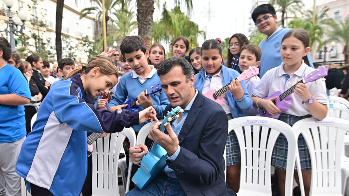 Disfruta de la mágica interpretación del 'Fuego Fatuo' de Falla por más de mil escolares de Cádiz