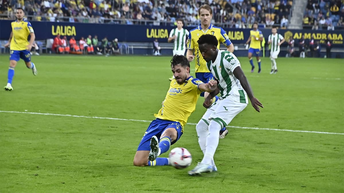 Un Cádiz CF con muchas dudas visita a un Granada CF en línea ascendente