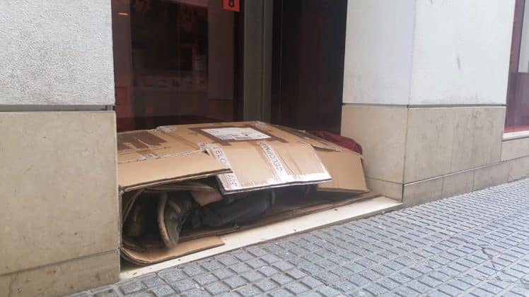 Colectivos culpan al Ayuntamiento por la última muerte de una persona sin hogar en Cádiz