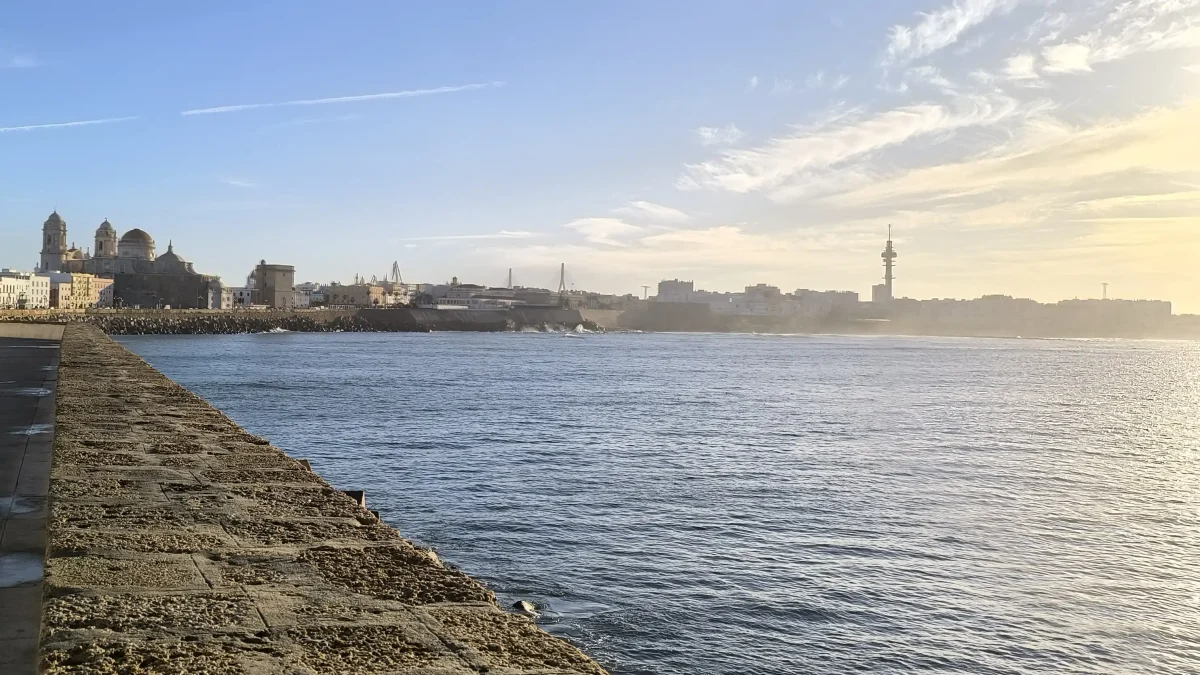 El viento de Levante marca la Navidad en Cádiz y seguirá toda la semana