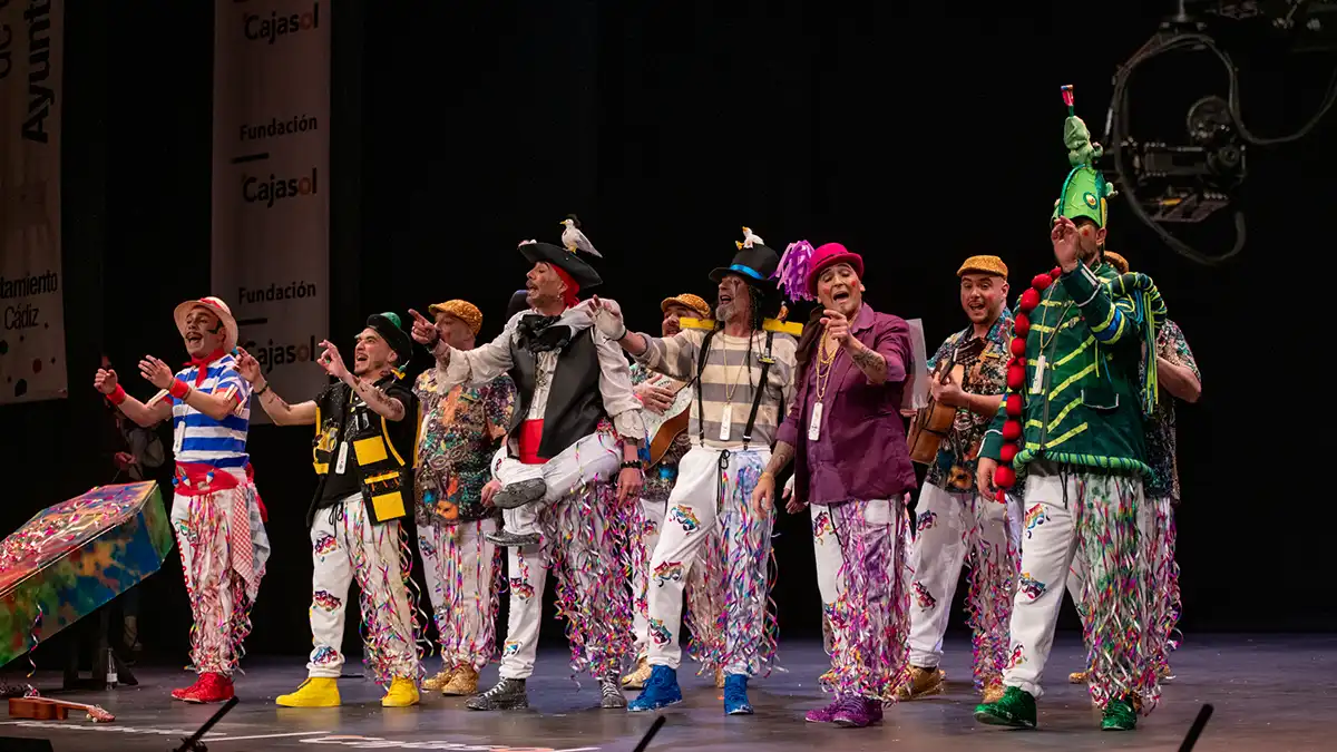 Chirigota 'Voces esmayadas' en el Gran Teatro Falla