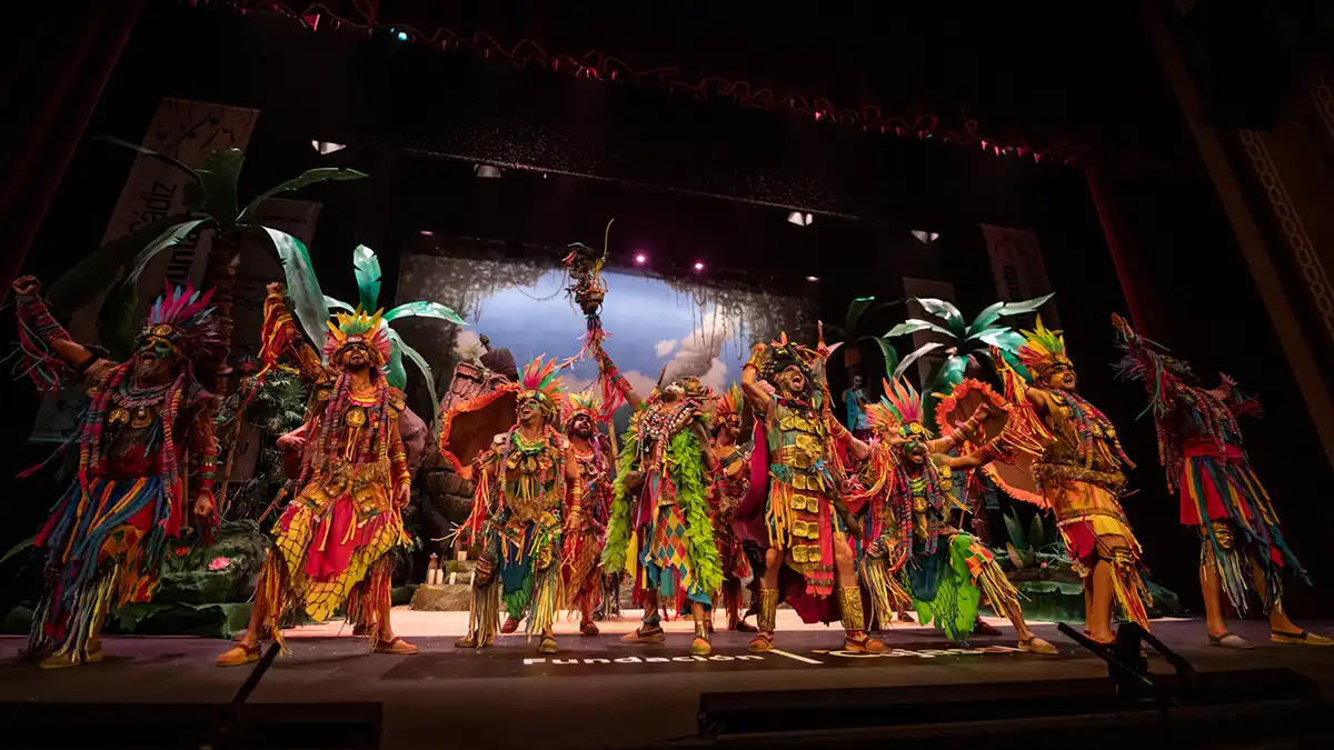 Comparsa 'La tribu' en el Gran Teatro Falla