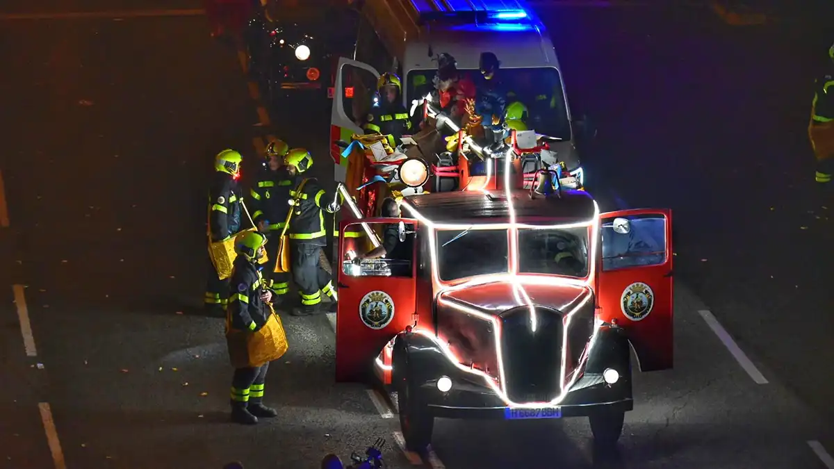 Cádiz se llena de ilusión por adelantado con una variada y mágica Cabalgata de Reyes