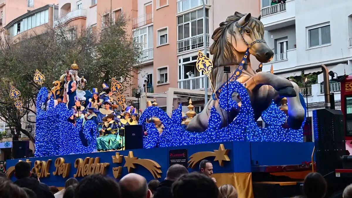 Cádiz se llena de ilusión por adelantado con una variada y mágica Cabalgata de Reyes