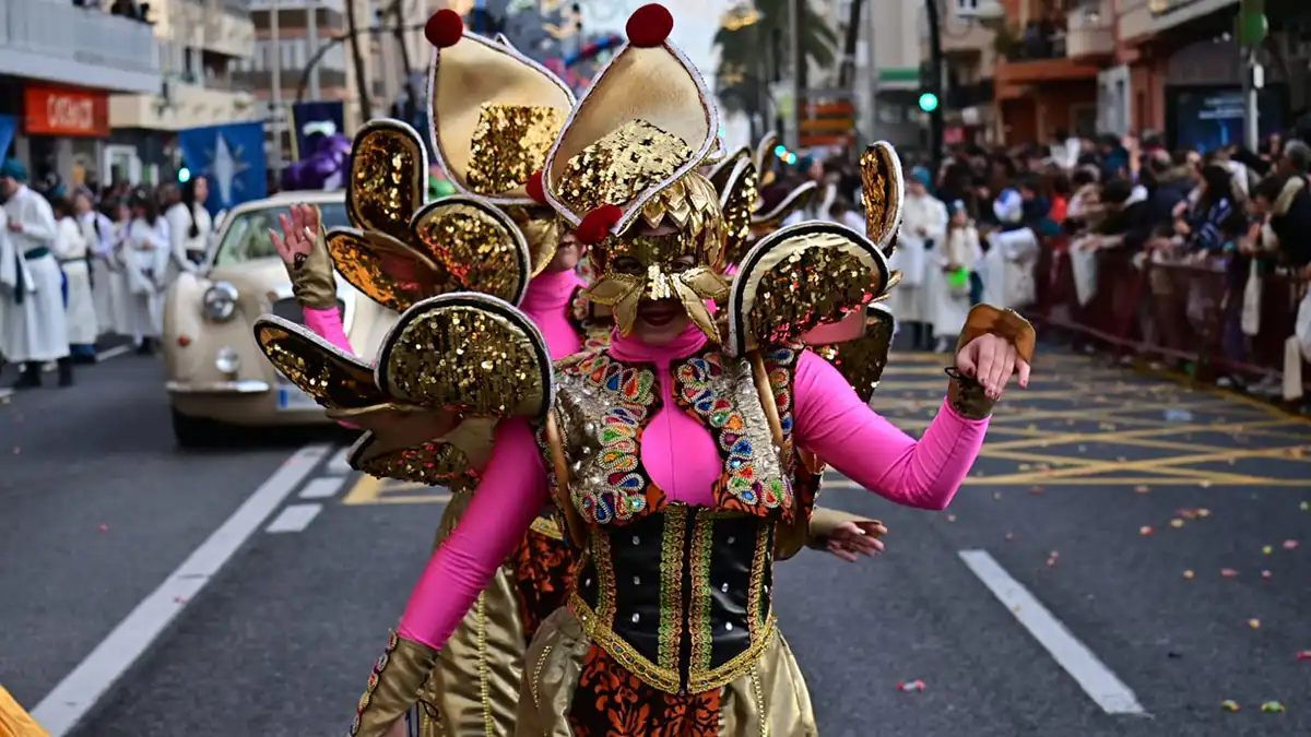 Cádiz se llena de ilusión por adelantado con una variada y mágica Cabalgata de Reyes