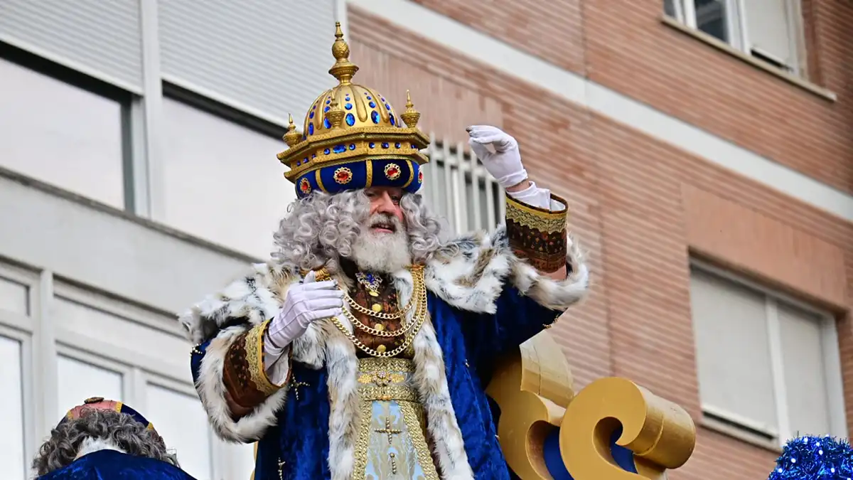 Cádiz se llena de ilusión por adelantado con una variada y mágica Cabalgata de Reyes