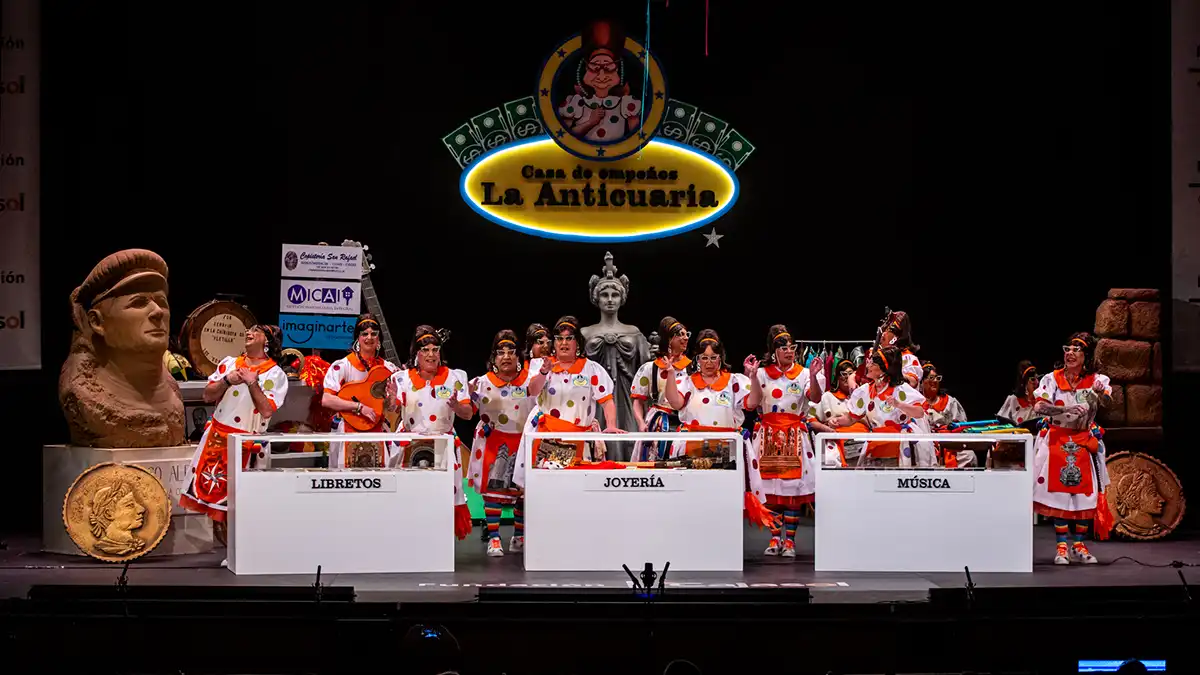 Chirigota 'Las anticuarias' en el Gran Teatro Falla