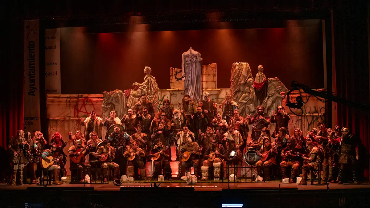 El coro '¡Qué barbaridad!' en el Gran Teatro Falla