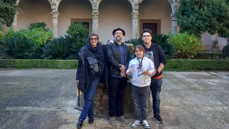 Carlota Tormes y Ángel Gago junto a sus hijos, Mario y Asier.