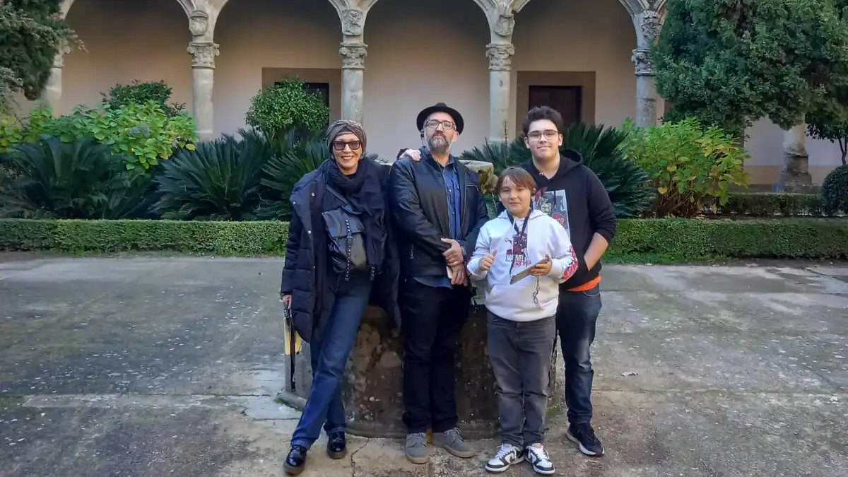 Carlota Tormes y Ángel Gago junto a sus hijos, Mario y Asier.