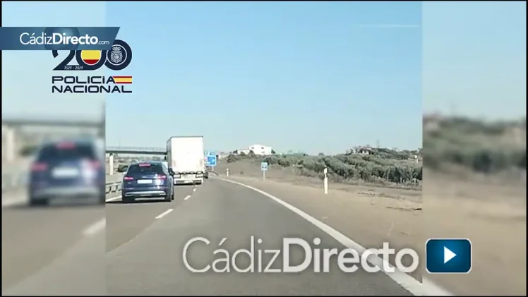 Persecución de película desde Cádiz hasta Mérida con peligroso final de un trailer cargado con droga